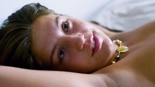 Adèle Exarchopoulos & Gemma Arterton – Orpheline #2