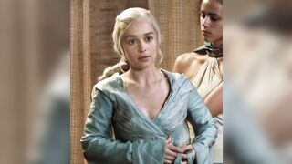 Emilia Clarke – Bath Plot In Game Of Thrones #1