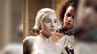 Emilia Clarke – Bath Plot In Game Of Thrones