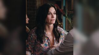 Courteney Cox Has Some Nice Plots – From Cougar Town #1