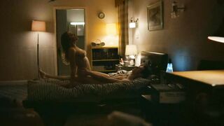 Aimee Lou Wood In “Sex Education” S01E01 №2