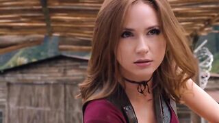 Karen Gillan Hotness In ‘Jumanji: Welcome To The Jungle’ #2