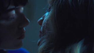 Emma Stone & Andrea Riseborough Kissing In Battle Of The Sexes