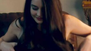 Shailene Woodley – Revealing The Plot In ‘White Bird In A Blizzard’