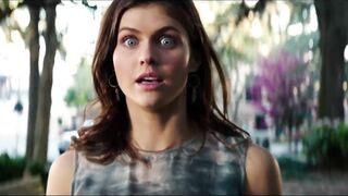 Alexandra Daddario Using Her Power And Stopping The Robber In Baywatch #4