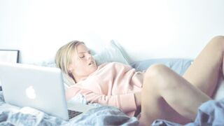 Amalie Lindegård Masturbating To Orgasm Plot In Nyforelsket