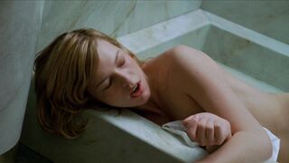 Milla Jovovich – Resident Evil (2002) #1