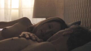 Julianne Moore Bed Plot-Gloria Bell