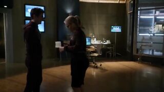 Arrow Memorial Edition: Emily Bett Rickards’ Fiery Felicity Smoak Plot In The Flash #1