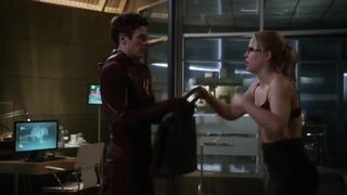 Arrow Memorial Edition: Emily Bett Rickards’ Fiery Felicity Smoak Plot In The Flash #3