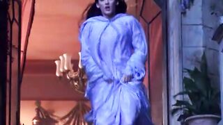 Winona Ryder Bouncy Silk Plots In ‘Bram Stoker’s Dracula’ #1
