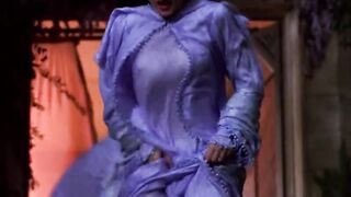 Winona Ryder Bouncy Silk Plots In ‘Bram Stoker’s Dracula’ #4