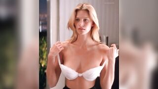 Natasha Henstridge – Beautiful Plot Reveal In ‘Species’