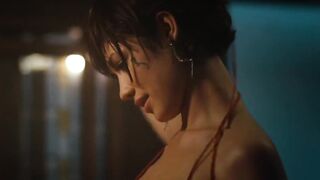 Olga Kurylenko – Hitman #3